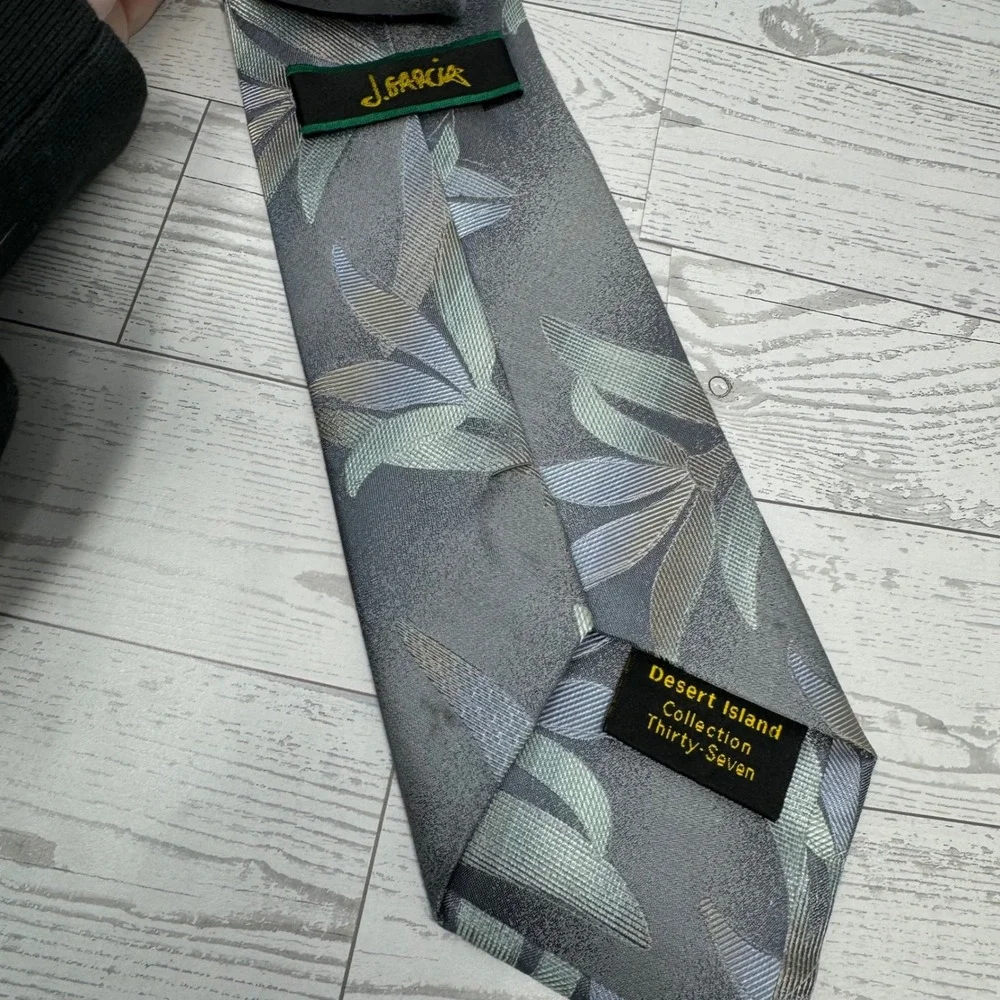 J.‎ Garcia Desert Island Collection Thirty Seven Men's Necktie Gray Leaf Pattern
